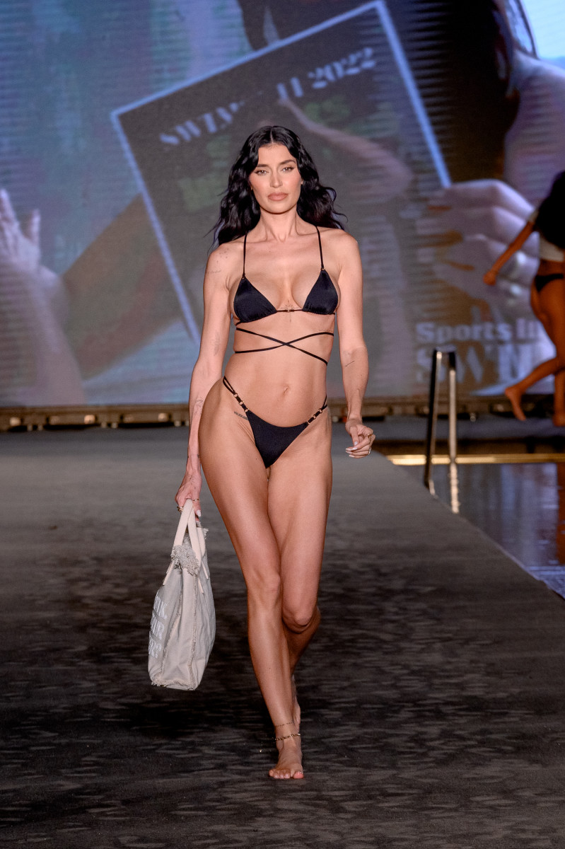 Nicole Williams English.